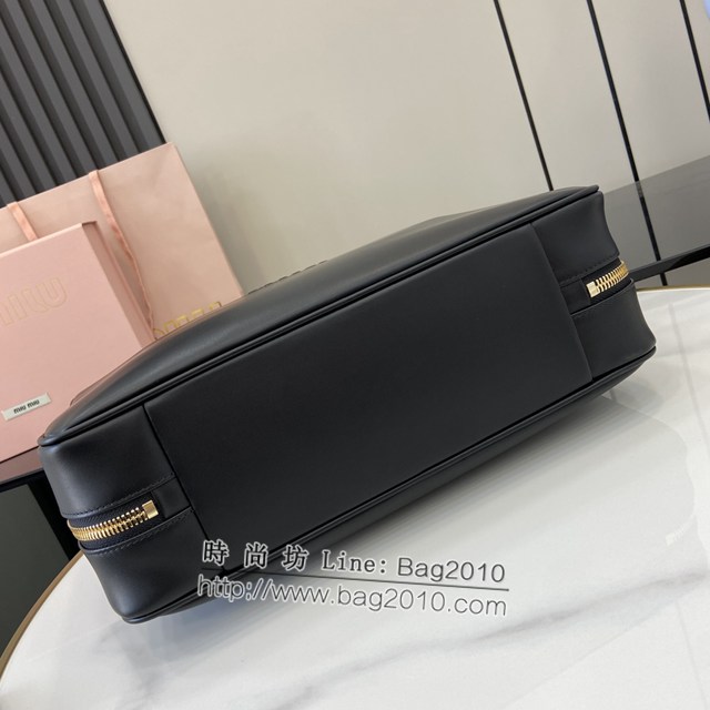 miumiu專櫃繆繆最新款原廠公事包Beau手袋手提包 jh2336型號：5bb117，5bb163